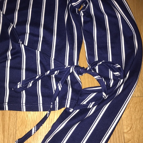 NWT Stripe Side Tie V Neck Crop Top - Picture 4 of 5